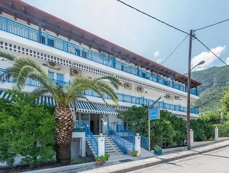 Dellis Hotell 3*