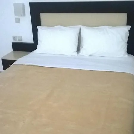 Dellis Kaména Vúrla