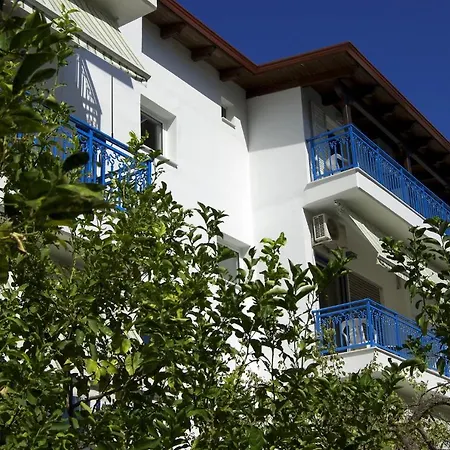 Dellis Hotell 3*